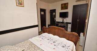 Отель Hotel Taco Бухарест Одноместный номер с ванной комнатой-1