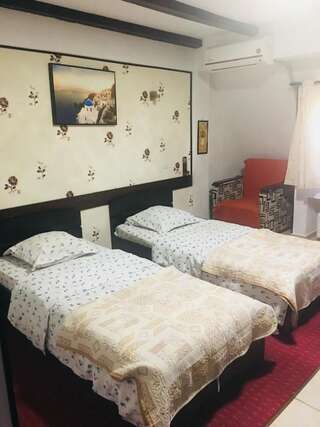 Отель Hotel Taco Бухарест Стандартный трехместный номер-2